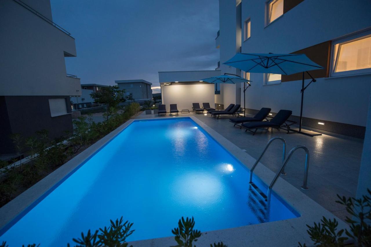 Pool Apartments & Rooms Mare نوفاليا المظهر الخارجي الصورة
