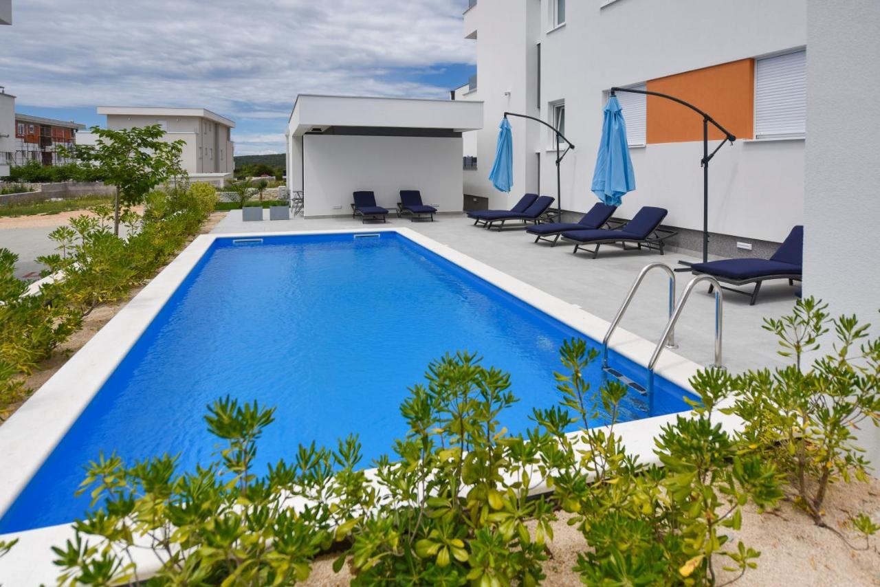 Pool Apartments & Rooms Mare نوفاليا المظهر الخارجي الصورة