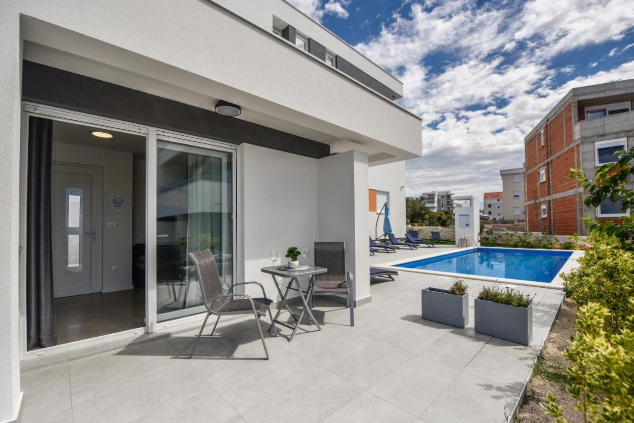 Pool Apartments & Rooms Mare نوفاليا المظهر الخارجي الصورة